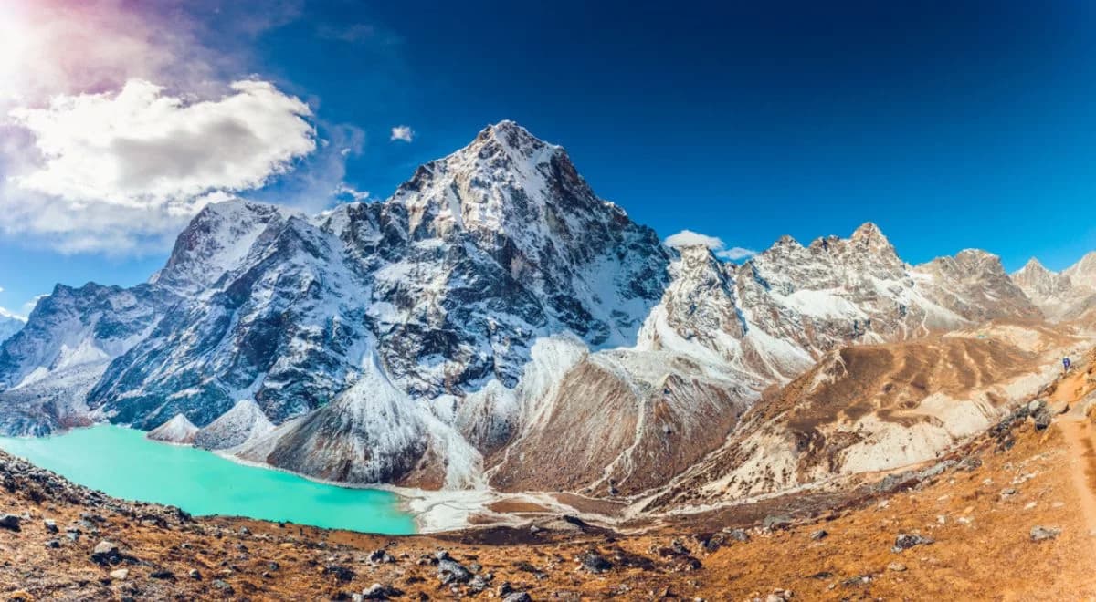 15 tys. dolarów na Mount Everest. Zniosą opłaty za niektóre wejścia