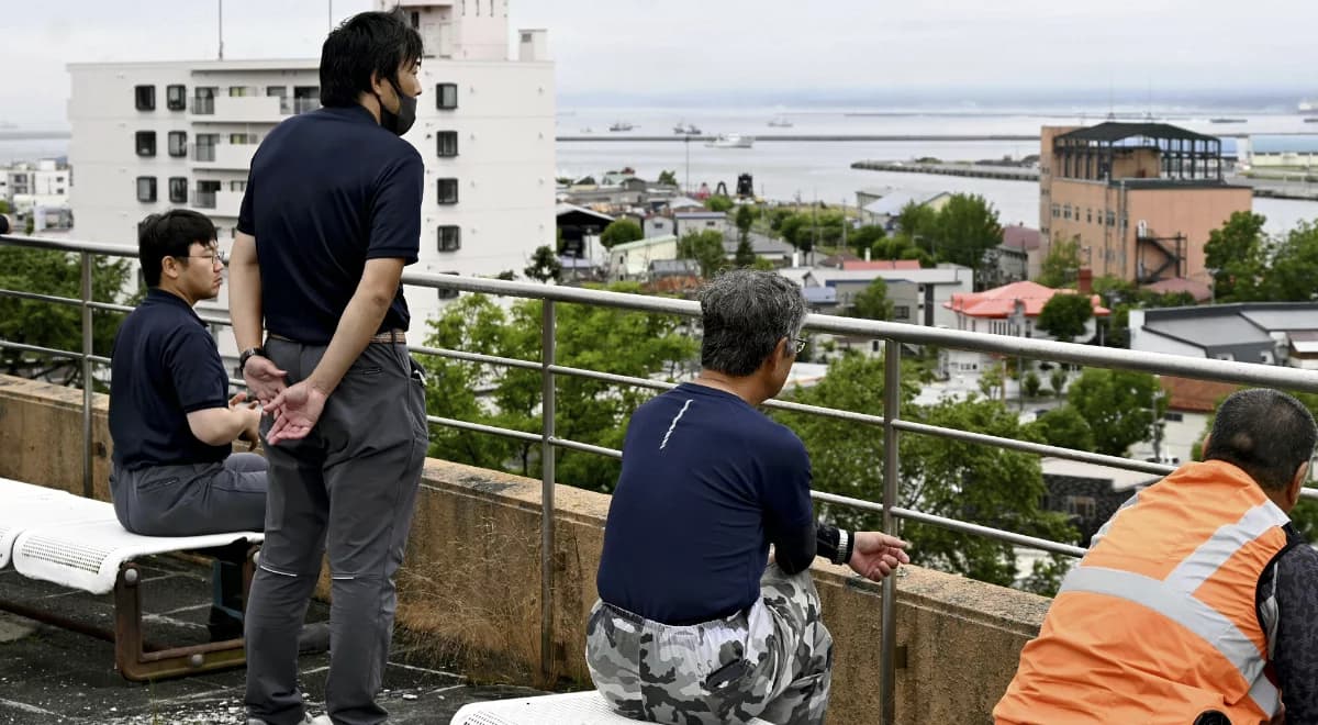 Tsunami po trzęsieniu ziemi uderza w Japonię. Władze nakazały ewakuację w 21 prefekturach