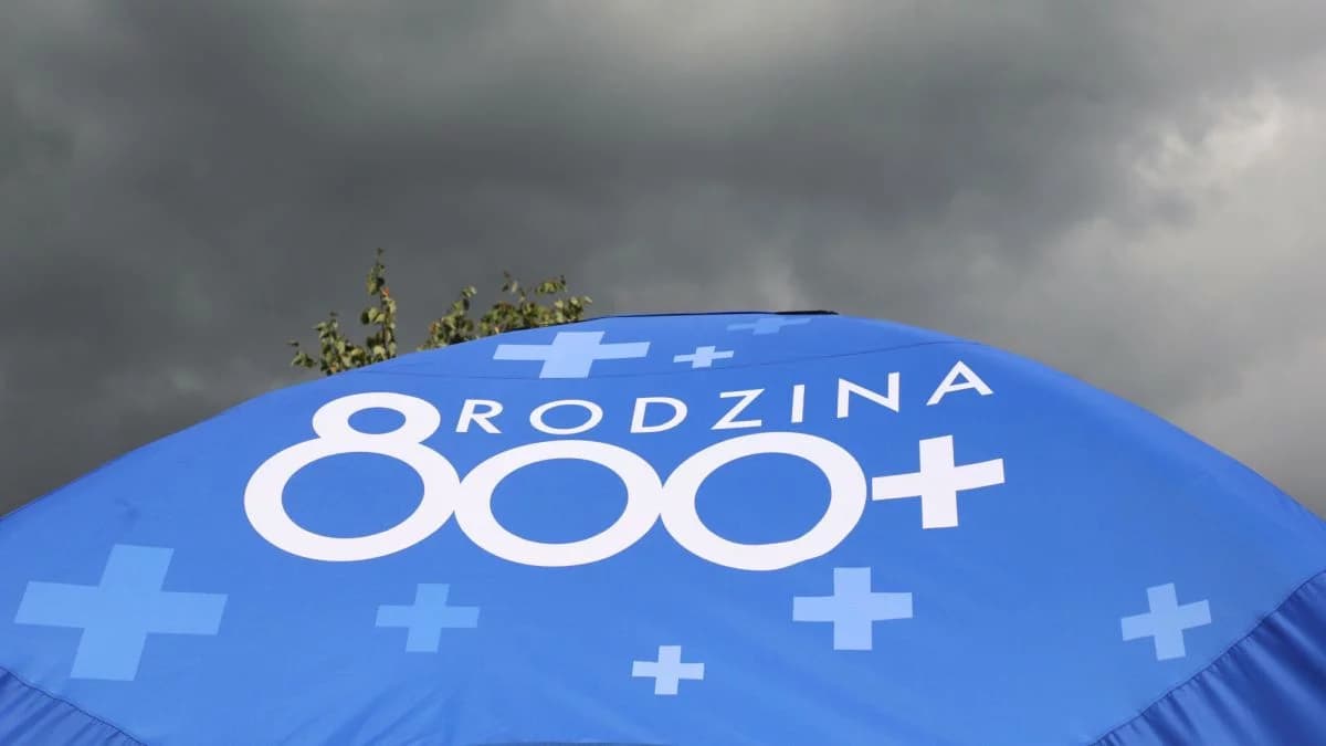 Likwidacja 800 plus, 13. i 14. emerytury. Rząd dostał plan ratowania budżetu