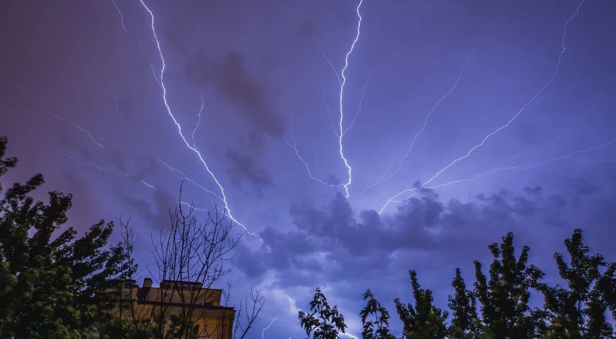 Uwaga na burze. Dziś miejscami mogą być silne