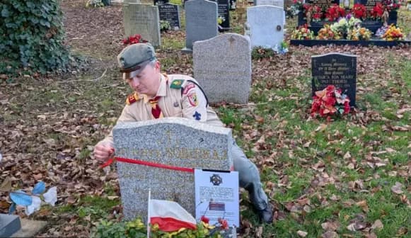 Harcerze odnajdują groby polskich weteranów w Cambridge