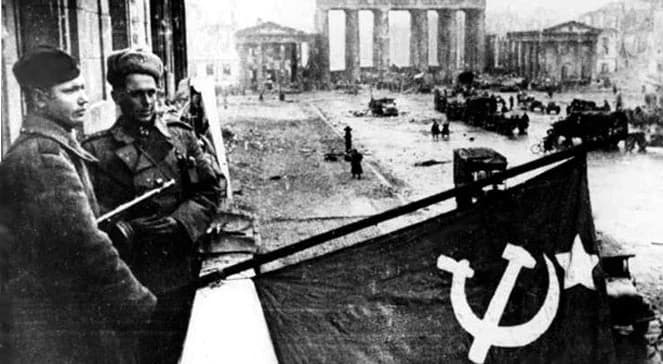 Zdobycie Berlina oznaczało koniec wojny. "Ogłaszamy bezwarunkową kapitulację wszystkich naszych jednostek na lądzie, morzu i w powietrzu"
