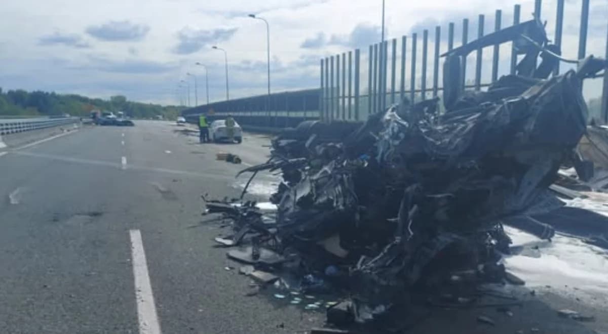 Koszmarny wypadek na A4. Ciężarówka i dwie osobówki, zginął kierowca TIR-a