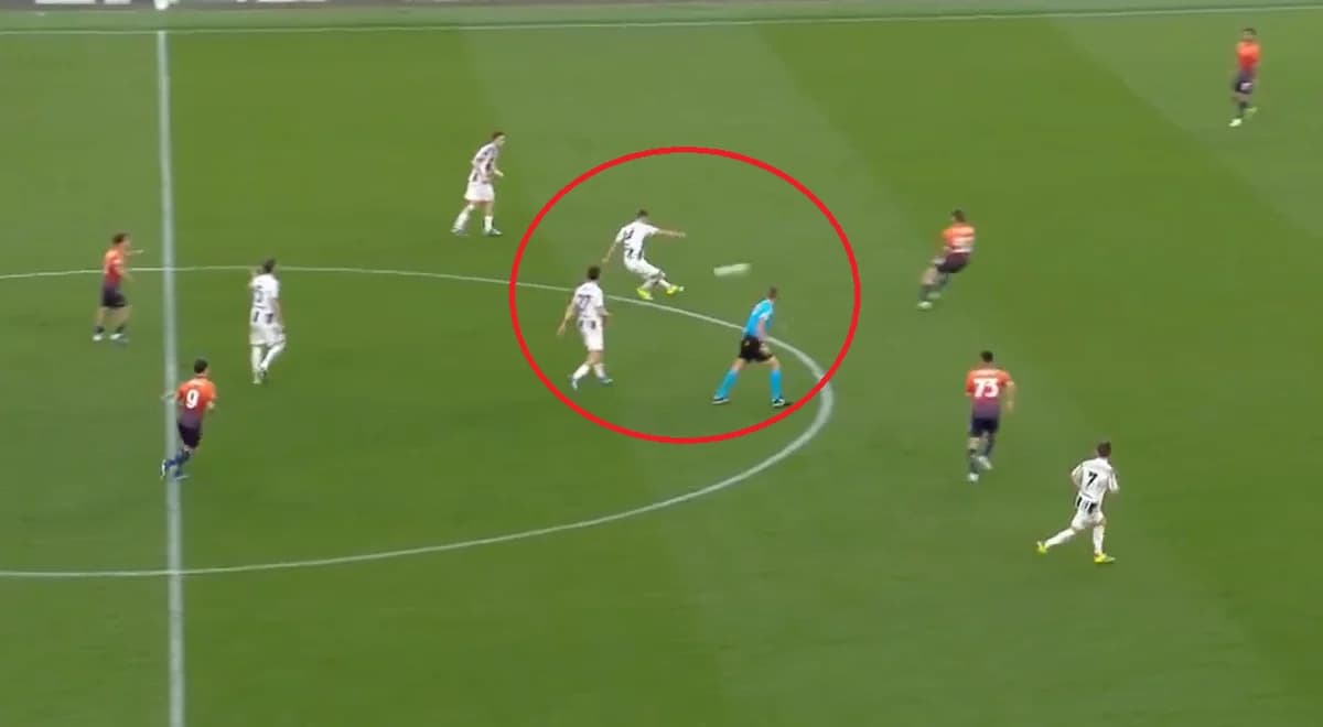 To mógł być spektakularny gol Milika. Próbował strzelać z połowy boiska [WIDEO]