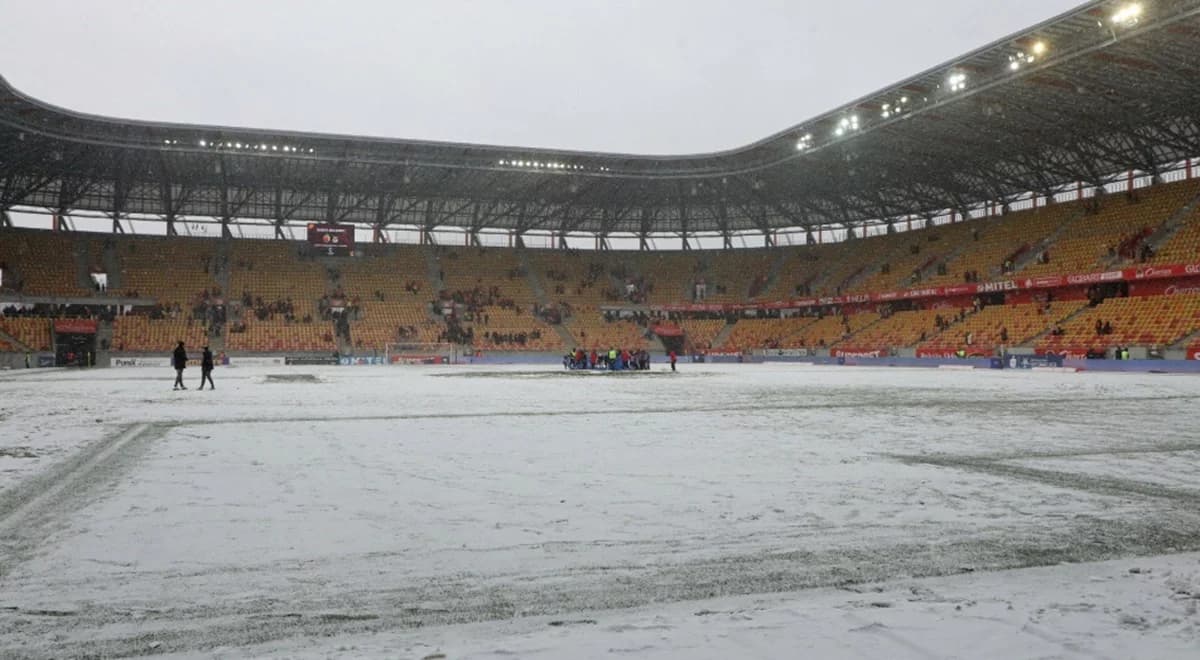 Mróz sparaliżuje rozgrywki Ekstraklasy? Mecz przełożony po raz drugi