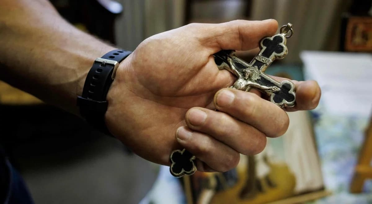 Młode kobiety, pasy, zakaz toalety. Dziennikarz opisał kulisy egzorcyzmów w Polsce