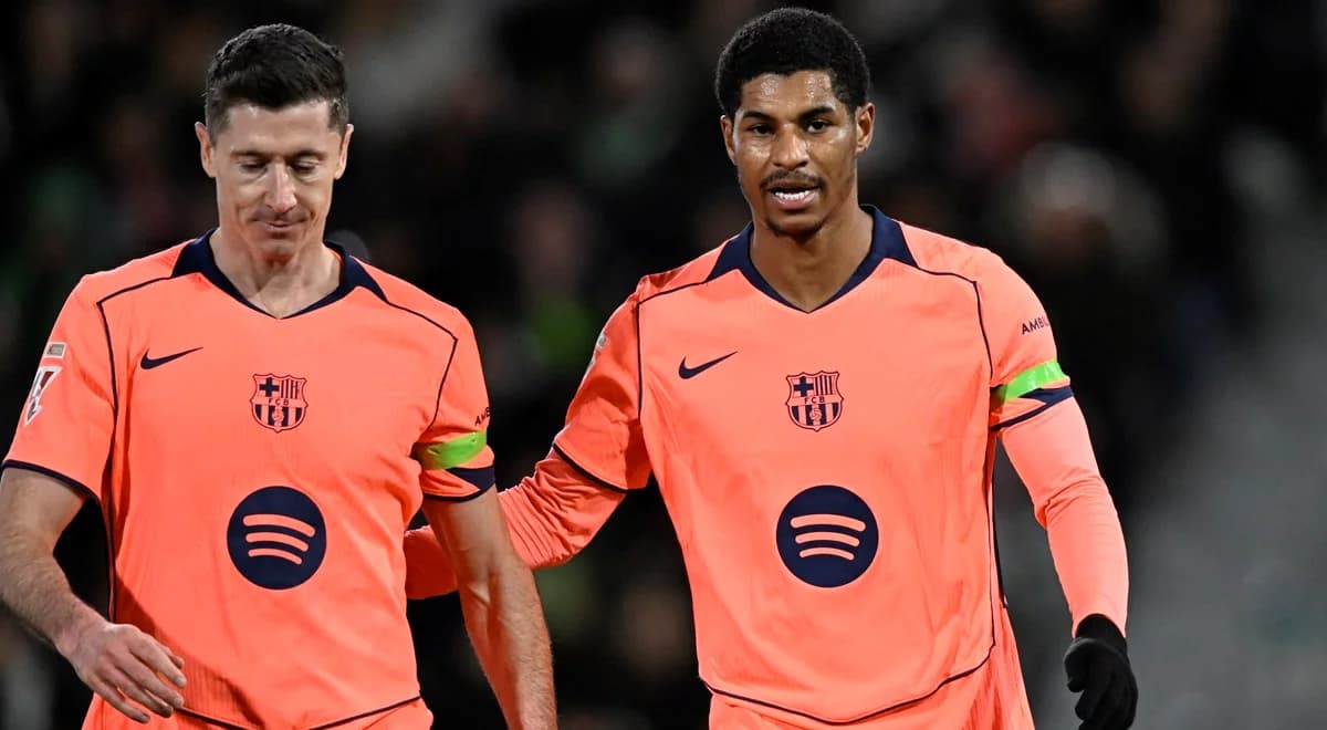 Barcelona pewnie wygrywa z Elche. Lewandowski dostał od Flicka pół godziny