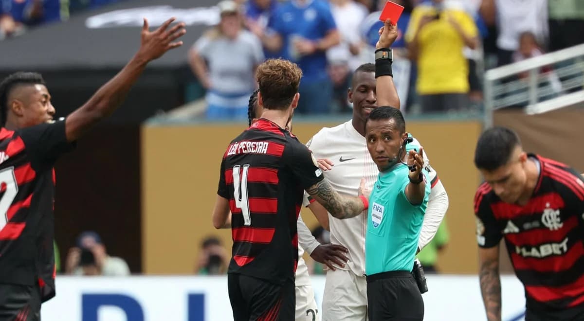 Zaskakująca porażka Chelsea w KMŚ. Brutalny faul i czerwona kartka Jacksona [wideo]