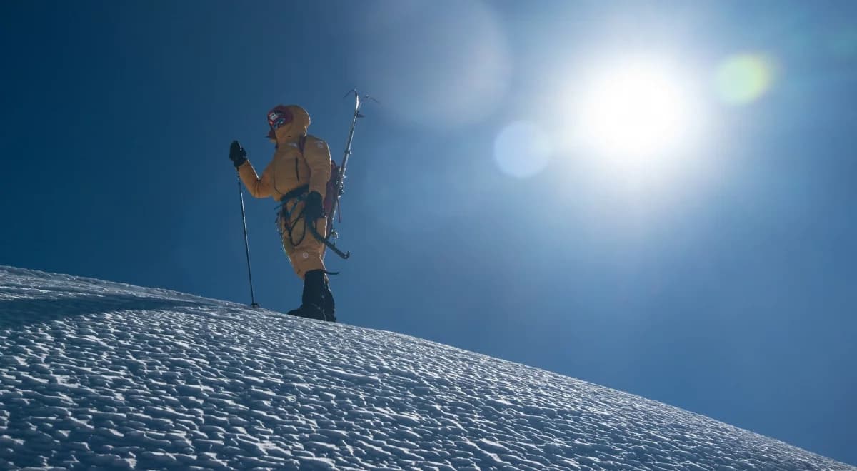 Polish climber scales Lhotse, makes ski descent