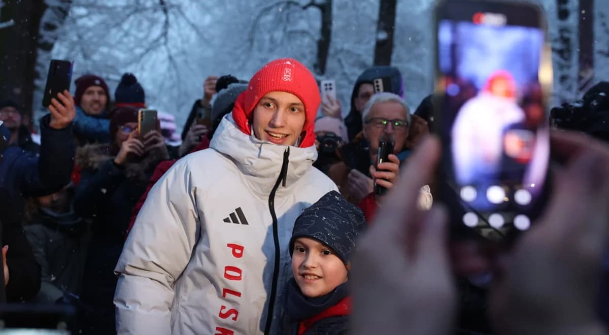 Nie powstrzymała ich nawet śnieżyca. Tak kibice przywitali Tomasiaka w Bystrej
