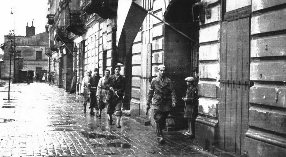 Powstańczy patrol "Agatona" w drodze do Śródmieścia. Jak powstało słynne zdjęcie?