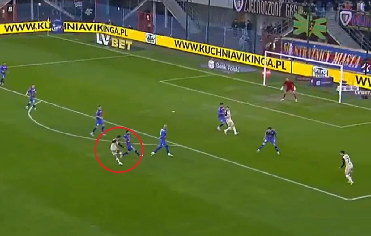 Cudowny gol w Ekstraklasie. Zobacz trafienie Alvareza w meczu z Piastem [WIDEO]